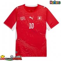 Camisa de Futebol Suíça Granit Xhaka #10 Equipamento Principal Mundo 2026 Manga Curta